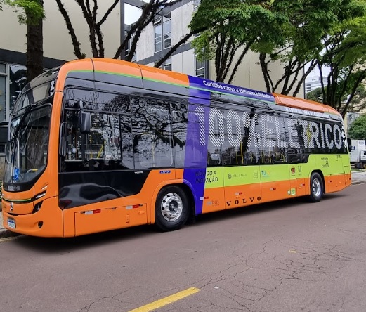 Foto de ônibus elétrico em Curitiba