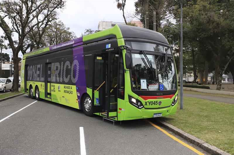 Ônibus elétrico da Eletra que começou a ser testado pela Prefeitura de Curitiba