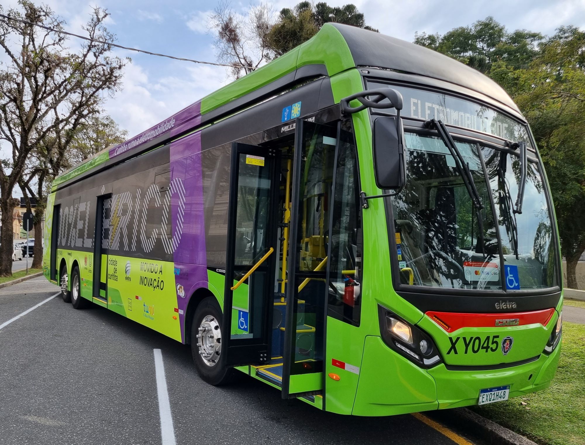 Ônibus elétrico da Eletra que começou a ser testado pela Prefeitura de Curitiba