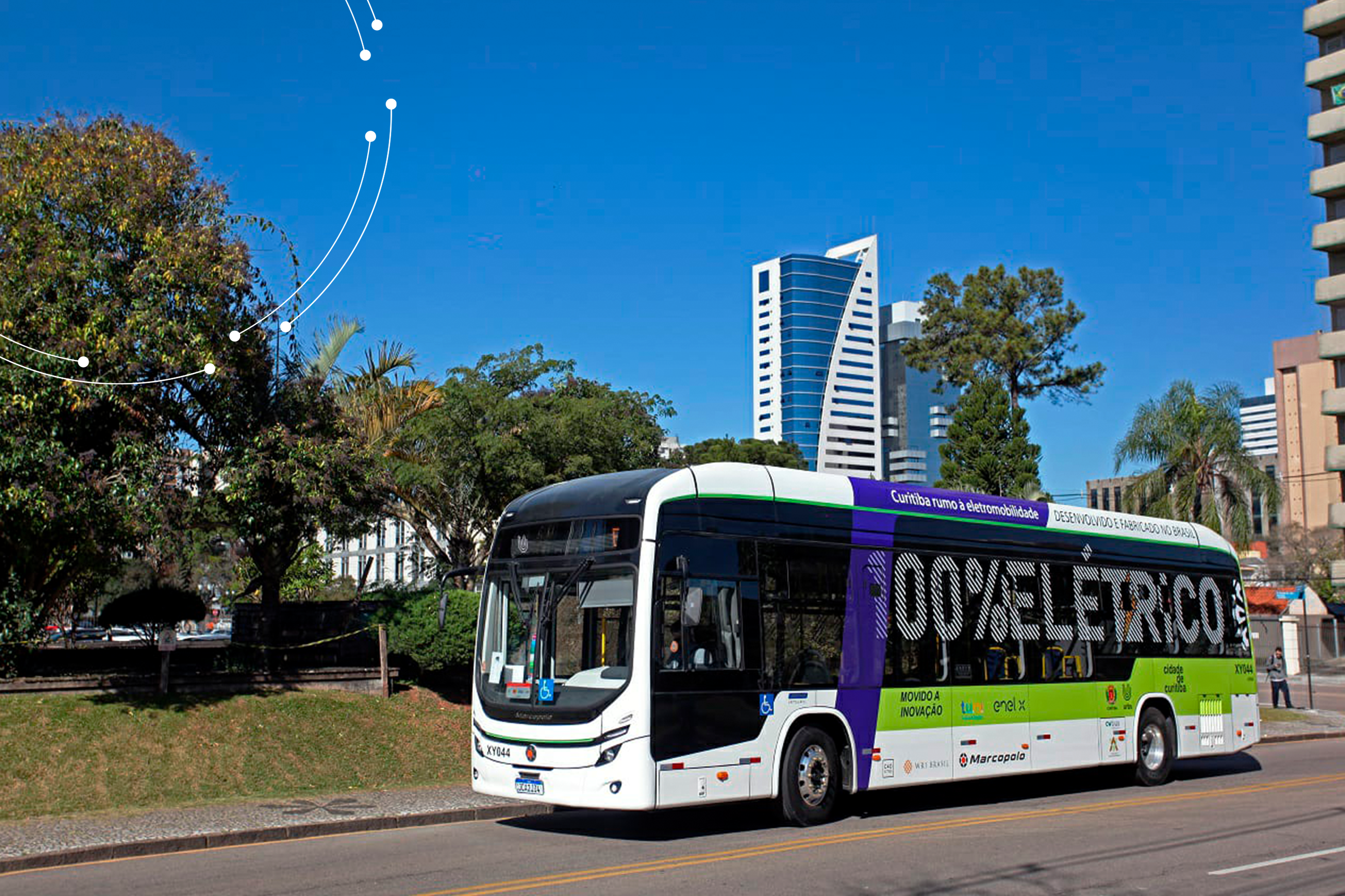 ônibus elétrico branco