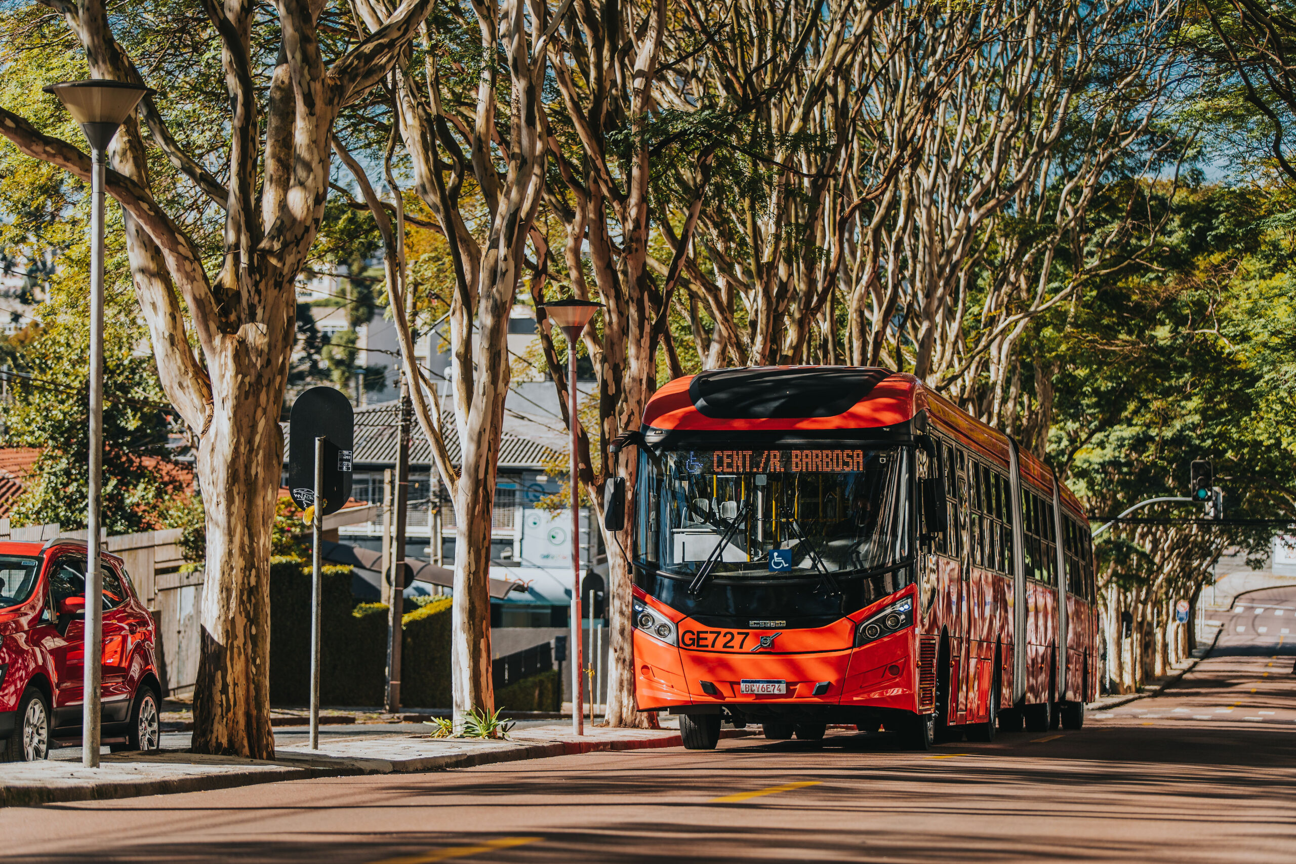 Foto de ônibus biarticulado  sistema BRT
